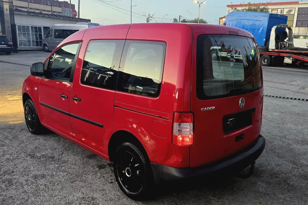 Makina ne shitje ne Tirane - 4,200 Euro
