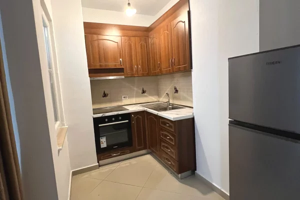 Shtepi me qera Apartament ne Tirane, 1+1, Mobilimi E mobiluar, Pagesa 449  Euro.
