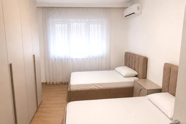 Shtepi me qera Apartament ne Tirane, 2+1, Mobilimi E mobiluar, Pagesa 1,000  Euro.