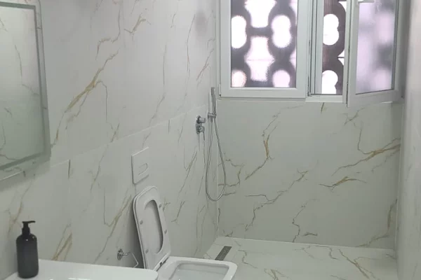 Shtepi me qera Apartament ne Tirane, 2+1, Mobilimi E mobiluar, Pagesa 1,000  Euro.
