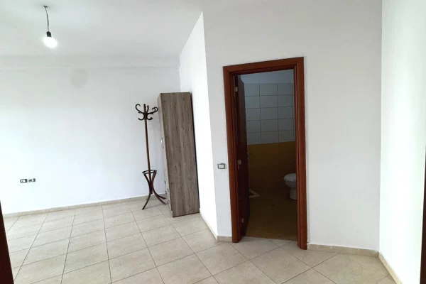 Shtepi me qera Apartament ne Tirane, 2+1, Mobilimi E mobiluar, Pagesa 40,000  Leke.