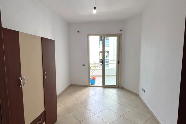 Shtepi me qera Apartament ne Tirane, 2+1, Mobilimi E mobiluar, Pagesa 40,000  Leke.