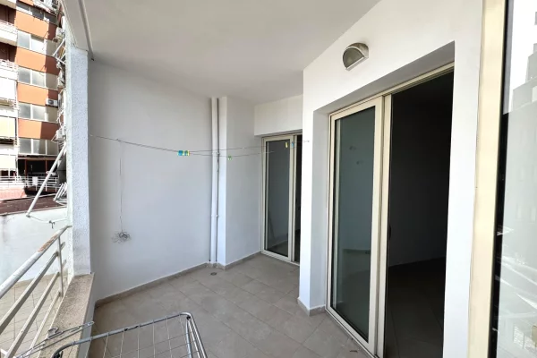 Shtepi me qera Apartament ne Tirane, 2+1, Mobilimi E mobiluar, Pagesa 40,000  Leke.