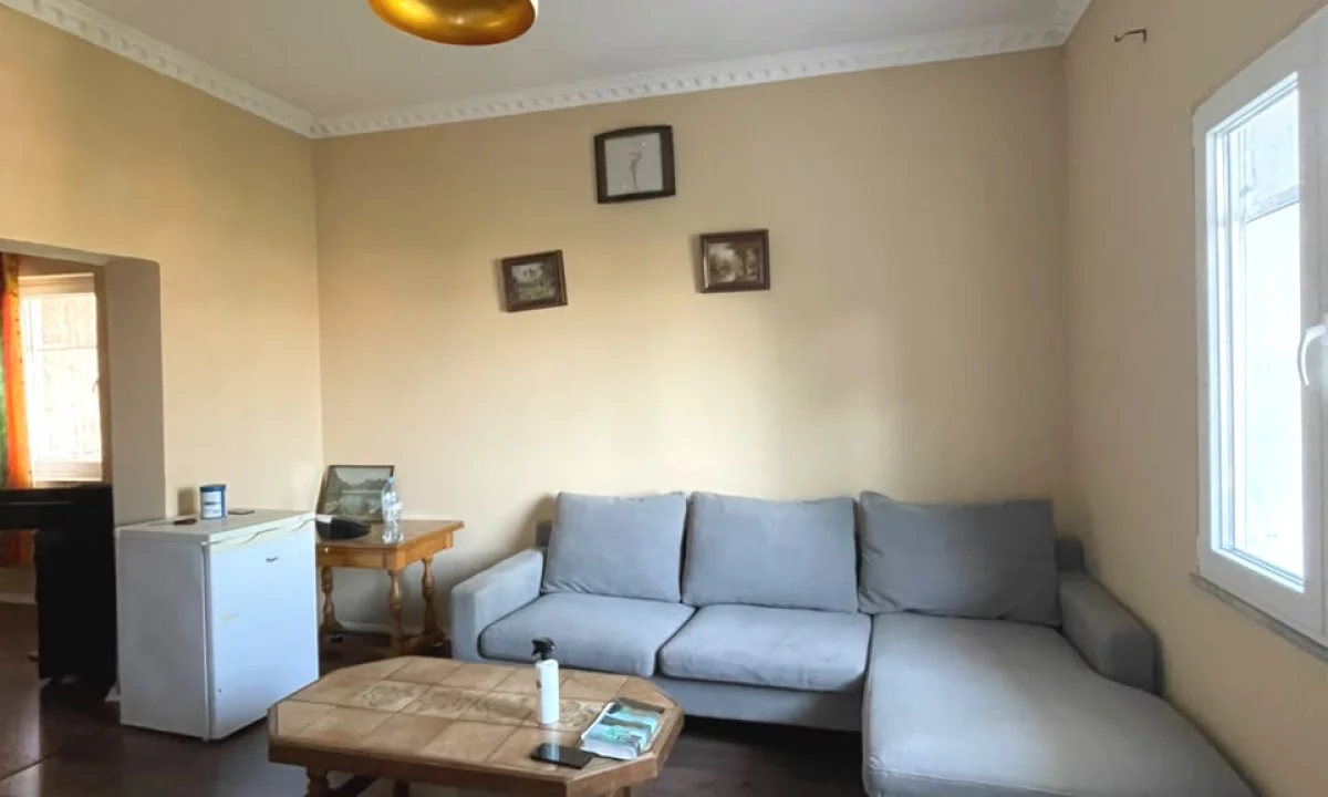Shtepi me qera Apartament ne Tirane, 1+1, Mobilimi E mobiluar, Pagesa 300  Euro.