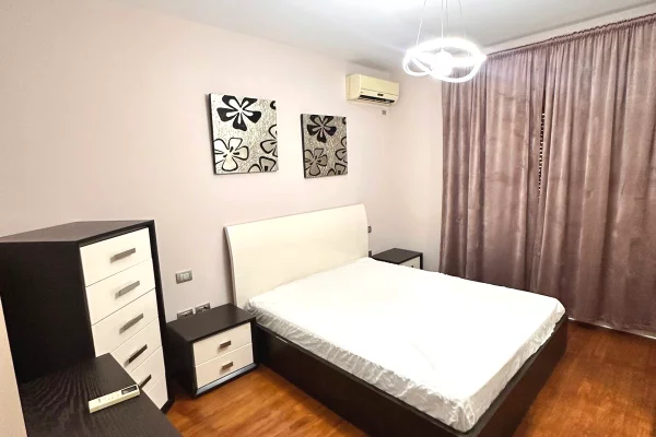 Shtepi me qera Apartament ne Tirane, 2+1, Mobilimi E mobiluar, Pagesa 650  Euro.