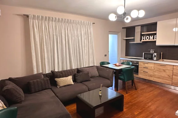 Shtepi me qera Apartament ne Tirane, 2+1, Mobilimi E mobiluar, Pagesa 650  Euro.