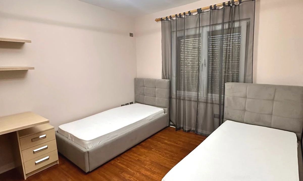 Shtepi me qera Apartament ne Tirane, 2+1, Mobilimi E mobiluar, Pagesa 650  Euro.