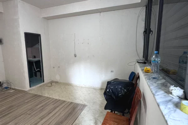 AMBIENT 50m2 ME QIRA – RRUGA E KAVAJES