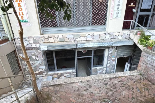 AMBIENT 50m2 ME QIRA – RRUGA E KAVAJES