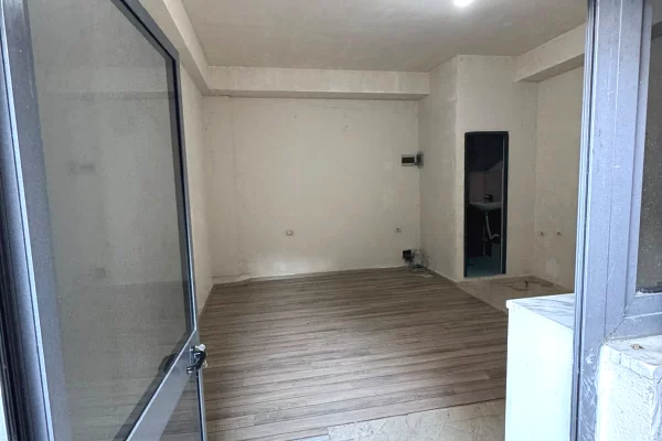 AMBIENT 50m2 ME QIRA – RRUGA E KAVAJES