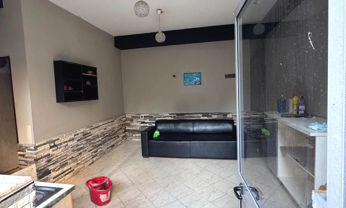 AMBIENT 50m2 ME QIRA – RRUGA E KAVAJES