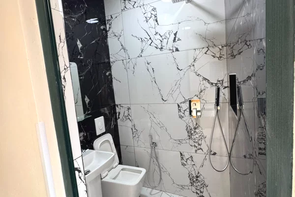 Shtepi me qera Apartament ne Tirane, 1+1, Mobilimi E mobiluar, Pagesa 400  Euro.