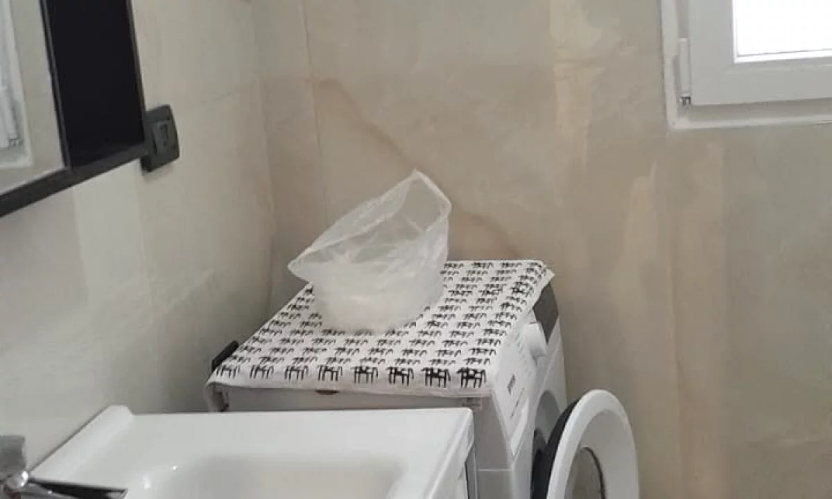 Shtepi me qera Apartament ne Tirane, 3+1, Mobilimi E mobiluar, Pagesa 600  Euro.