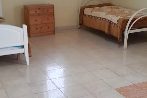 Shtepi me qera Apartament ne Tirane, 3+1, Mobilimi E mobiluar, Pagesa 600  Euro.