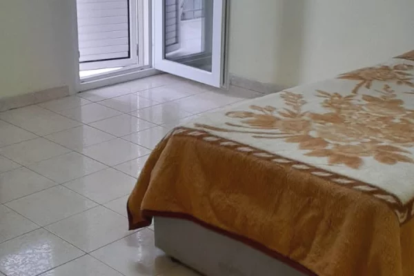 Shtepi me qera Apartament ne Tirane, 3+1, Mobilimi E mobiluar, Pagesa 600  Euro.