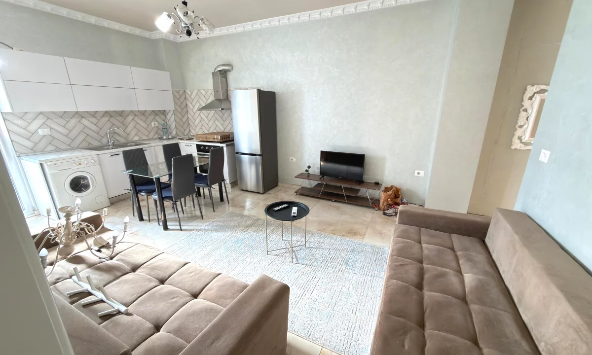 Shtepi me qera Apartament ne Tirane, 2+1, Mobilimi E mobiluar, Pagesa 550  Euro.