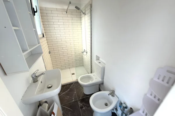 Shtepi me qera Apartament ne Tirane, 2+1, Mobilimi E mobiluar, Pagesa 550  Euro.