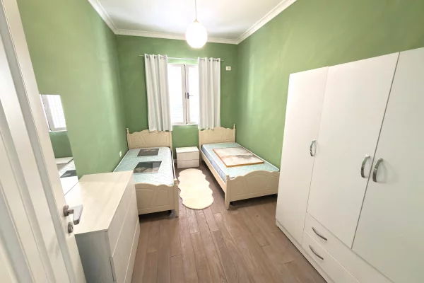 Shtepi me qera Apartament ne Tirane, 2+1, Mobilimi E mobiluar, Pagesa 550  Euro.