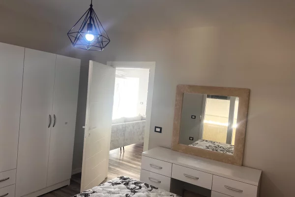 Shtepi me qera Apartament ne Tirane, 2+1, Mobilimi E mobiluar, Pagesa 650  Euro.