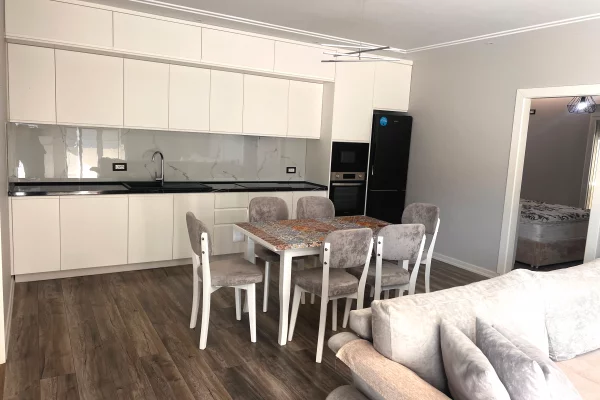 Shtepi me qera Apartament ne Tirane, 2+1, Mobilimi E mobiluar, Pagesa 650  Euro.