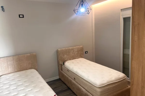 Shtepi me qera Apartament ne Tirane, 2+1, Mobilimi E mobiluar, Pagesa 650  Euro.