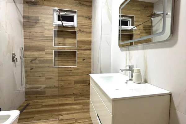 Shtepi me qera Apartament ne Tirane, 2+1, Mobilimi E mobiluar, Pagesa 600  Euro.