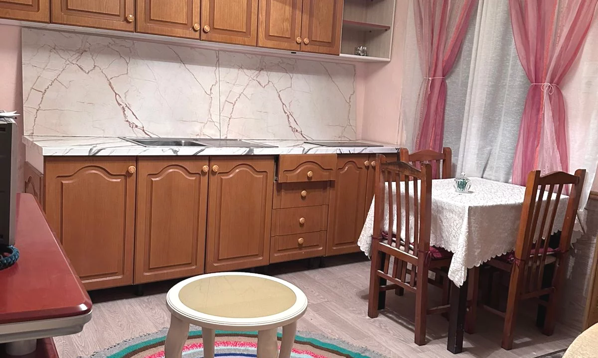 Shtepi me qera Shtepi Private ne Tirane, 1+1, Mobilimi E mobiluar, Pagesa 415  Euro.