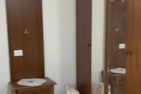 Shtepi me qera Apartament ne Tirane, 1+1, Mobilimi E mobiluar, Pagesa 40,000  Leke.