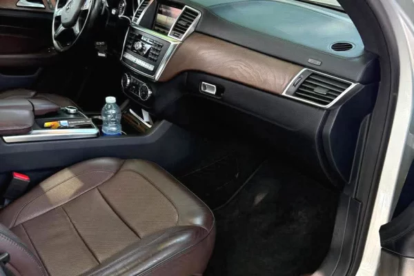 Makina ne shitje ne Tirane, Mercedes-Benz, 2015 Diesel,Kambio Automatik Pagesa 13,000  Euro.
