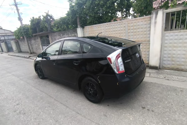 Cars for sale in Fier, Toyota, 2013 Benzine,Kambio Automatik Payment 2,000  Euro.