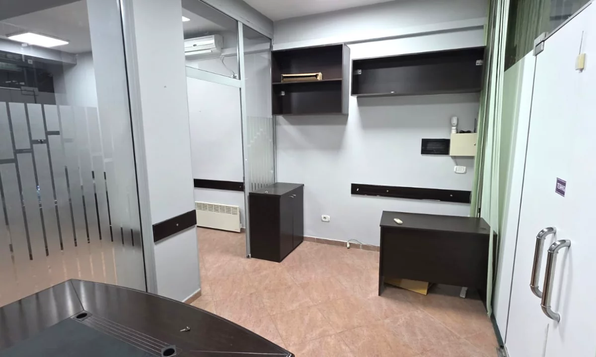 ZYRE ME QERA 50m2 - GJYKATA E TIRANES(ISH EKSPOZITA)