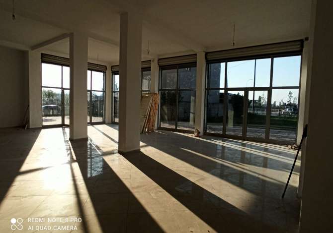 Ambient biznesi me qera 2+1 ne Durres - 900,000 Leke