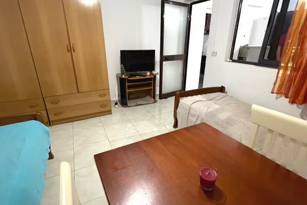 House for Rent Private house in Tirana, Garsoniere, Furniture Furnished, Payment 20,000  Leke.