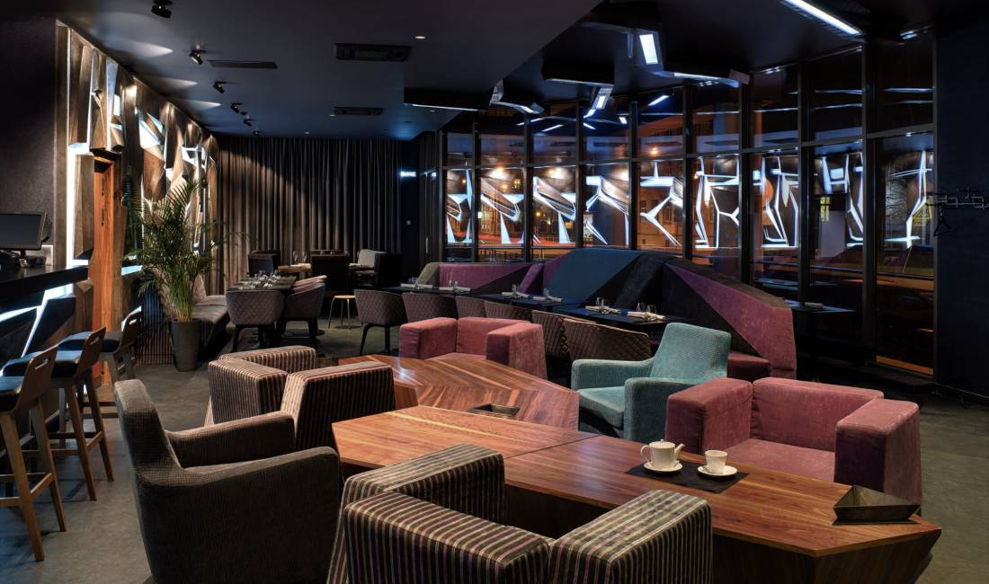 Offerte di lavoro a Tirana, Profession Kamarier/e, Ndihmes/e Banakier, Sanitare, Hostess , , Pagamento Trattabile.