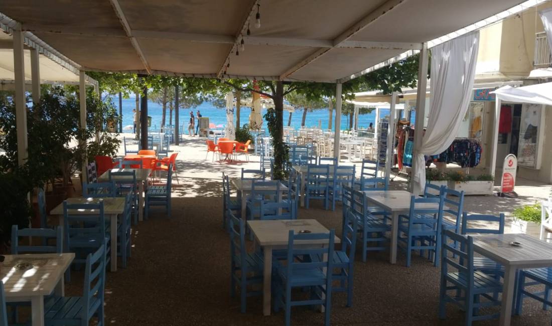 Offerte di lavoro a Himara, Profession Kamarier (meshkuj). Mbeshtjelles/e sufllaqeje, Sanitar/e , , Pagamento Trattabile.