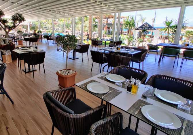 Offerte di lavoro a Santa Quaranta, Profession Kuzhinier, Ndihmes/e kamarier, Hostes , , Pagamento 1,000  Euro.