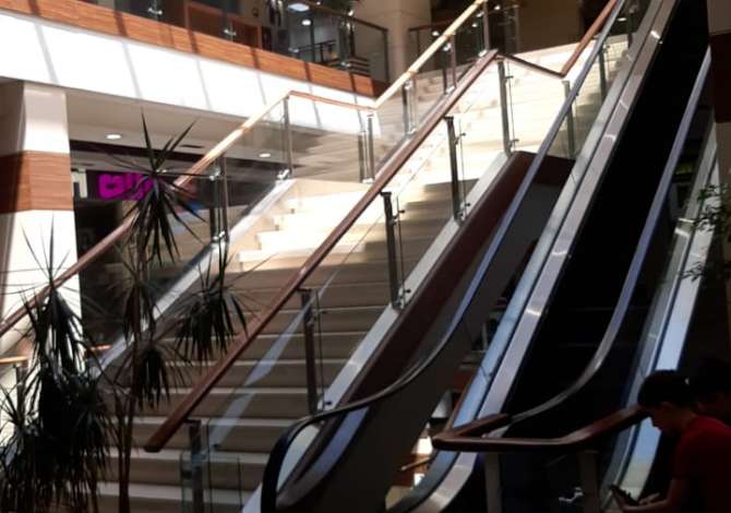 Njoftime Pune per Banakier/e, Kamarier/e, Sanitare ne Tirane