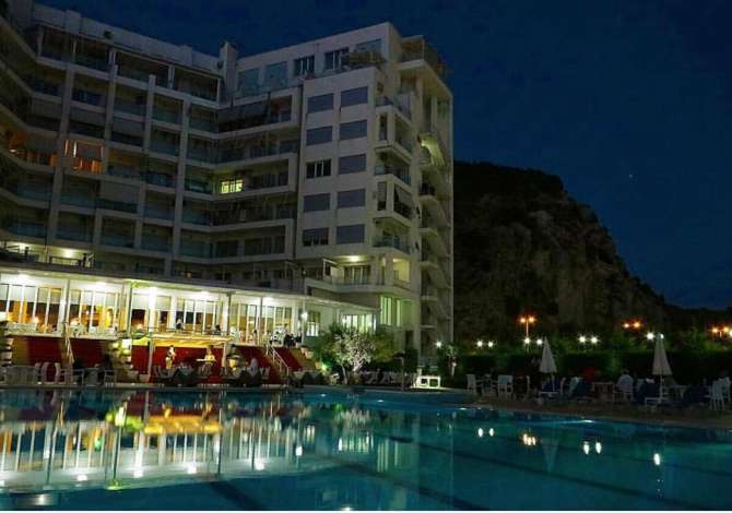 Offerte di lavoro a Durazzo, Profession - Bartender/e - Banakier/e - Hostess - Ndihmes/e kuzhinier - Kamarier/e - Mirembajtes/e , , Pagamento 80,000  Leke.