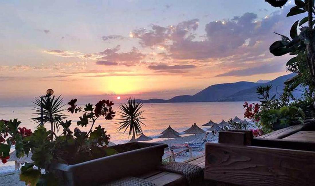 Offerte di lavoro a Himara, Profession Banakier/e, Kamarier/e, Sanitare , , Pagamento Trattabile.