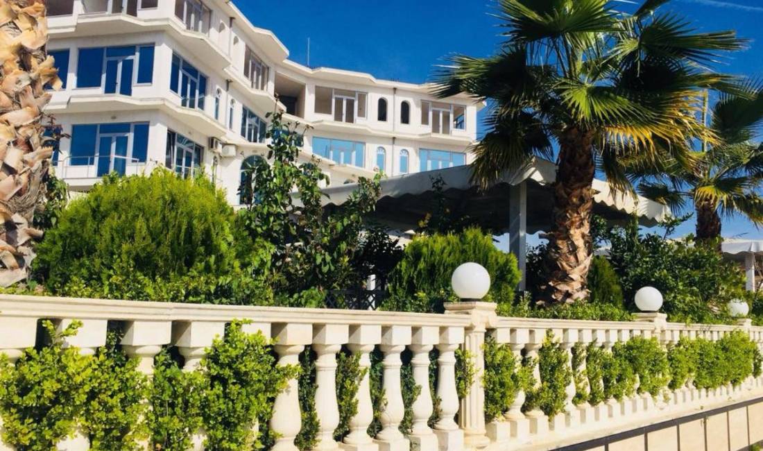 Offerte di lavoro a Durazzo, Profession Kamarier/e, Sanitare , , Pagamento 30,000  Leke.