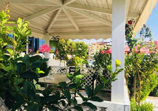 Offerte di lavoro a Durazzo, Profession Kamarier/e, Sanitare , , Pagamento 30,000  Leke.