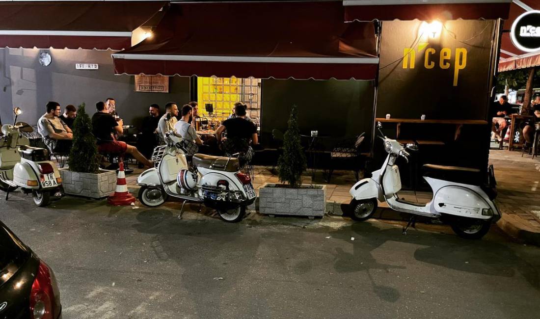 Offerte di lavoro a Tirana, Profession kamarier , , Pagamento Trattabile.