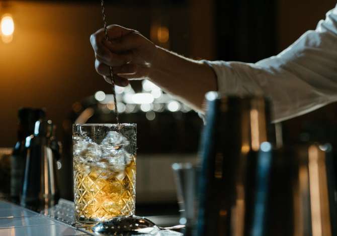 Njoftime Pune per Banakier, Kamariere, Pjatalarese ne Tirane