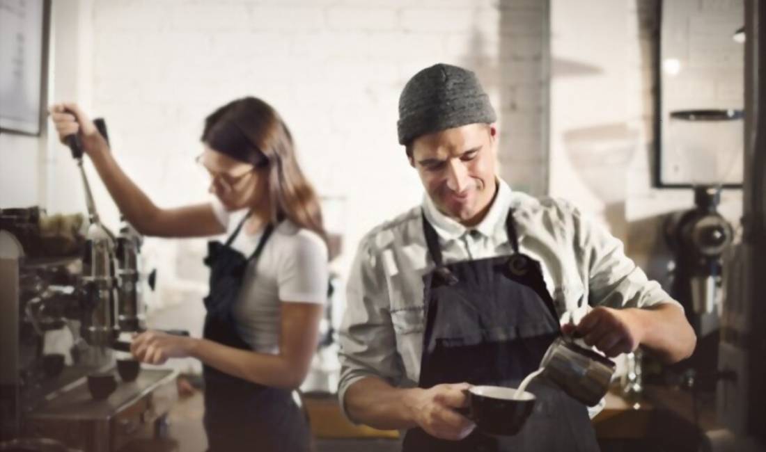 Offerte di lavoro a Tirana, Profession Banakier/e, Kamarier/e , , Pagamento 40,000  Leke.