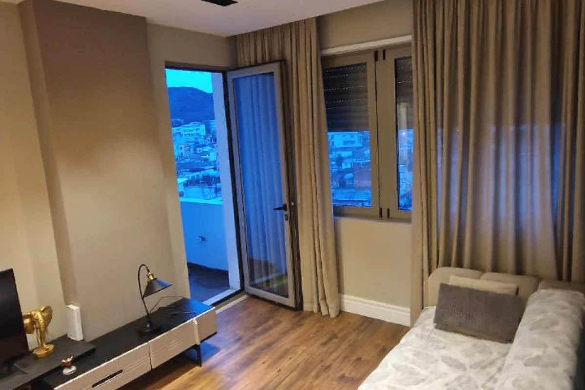 Shtepi me qera Apartament ne Tirane, 2+1, Mobilimi E mobiluar, Pagesa 50,000  Leke.