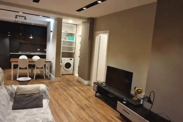 Shtepi me qera Apartament ne Tirane, 2+1, Mobilimi E mobiluar, Pagesa 50,000  Leke.