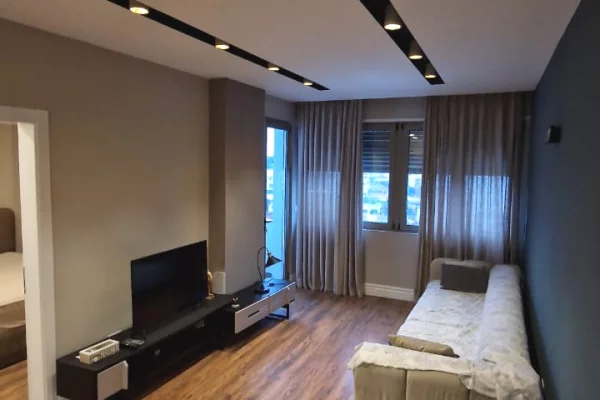 Shtepi me qera Apartament ne Tirane, 2+1, Mobilimi E mobiluar, Pagesa 50,000  Leke.