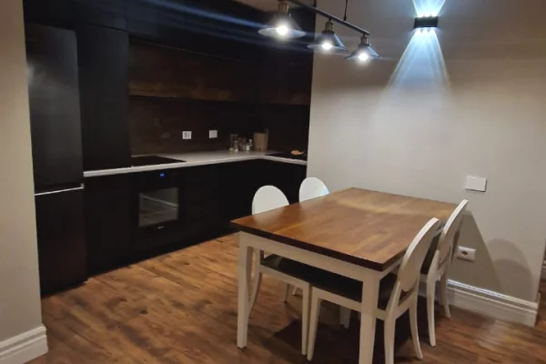 Shtepi me qera Apartament ne Tirane, 2+1, Mobilimi E mobiluar, Pagesa 50,000  Leke.