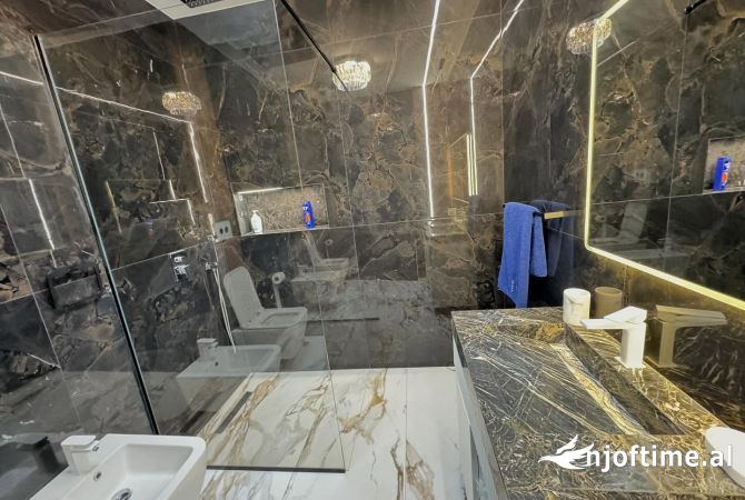 Shtepi me qera Apartament ne Tirane, 3+1, Mobilimi E mobiluar, Pagesa 4,000  Euro.