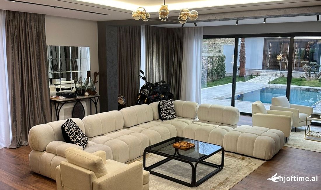 Shtepi me qera Vila Luksoze ne Tirane, 3+1, Mobilimi E mobiluar, Pagesa 5,000  Euro.